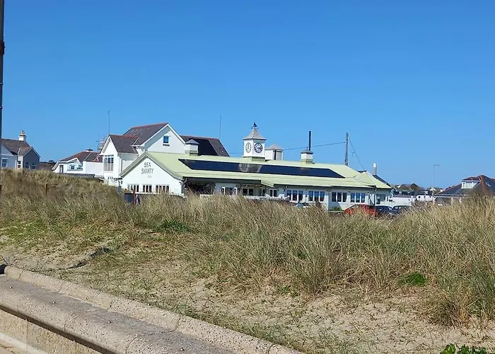 Amazing Beach House, Sleeps 8, Pet Friendly