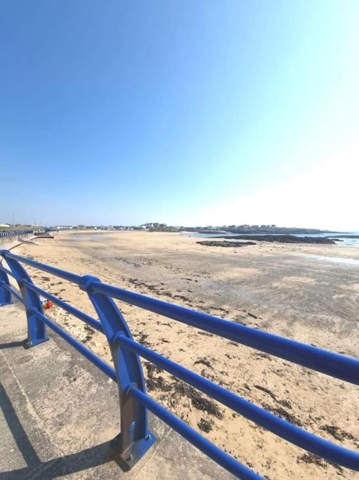 Amazing House, Sleeps 8, Pet Friendly Holiday home *