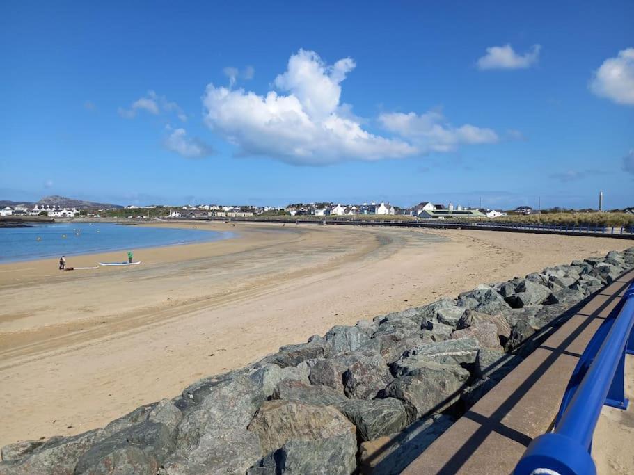 Amazing House, Sleeps 8, Pet Friendly Holiday home *