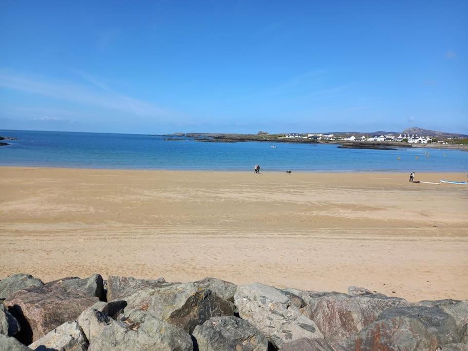 Amazing House, Sleeps 8, Pet Friendly Trearddur