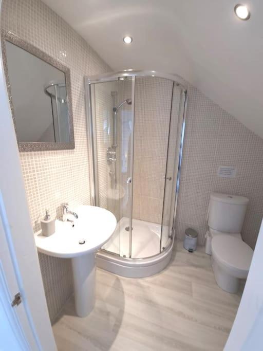 Amazing House, Sleeps 8, Pet Friendly * Trearddur