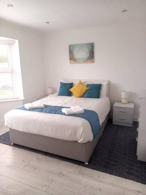 Amazing House, Sleeps 8, Pet Friendly * Trearddur
