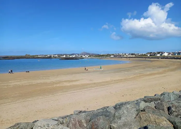 Amazing Beach House, Sleeps 8, Pet Friendly